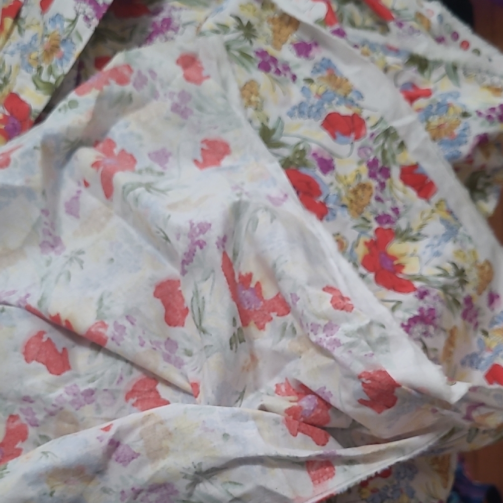Floral Patterned Fabric - Picture 4 of 5
